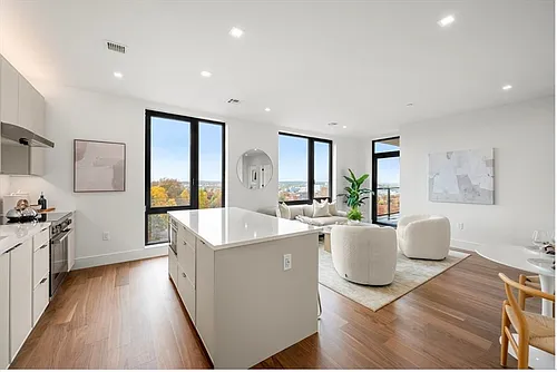 1515 Commonwealth Ave #605 Photo 1