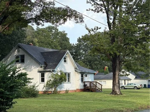 33 Mennonite Ln, Newport News, VA 23602