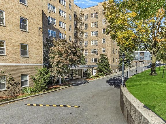 4th image of 377 N Broadway #708