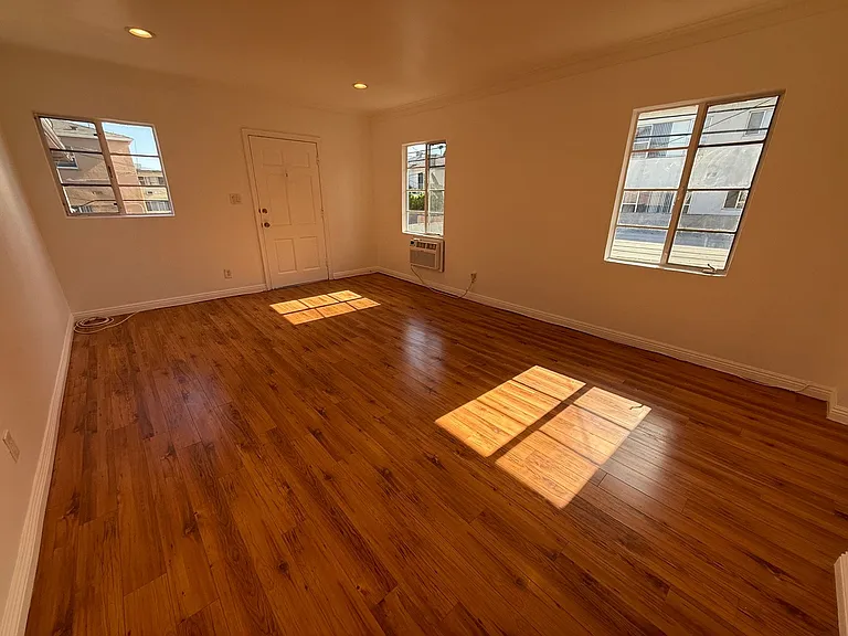1811 N Garfield Pl #9J — Photo 9