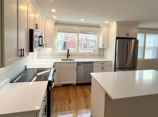 156 Derby St APT 2, Salem, MA 01970
