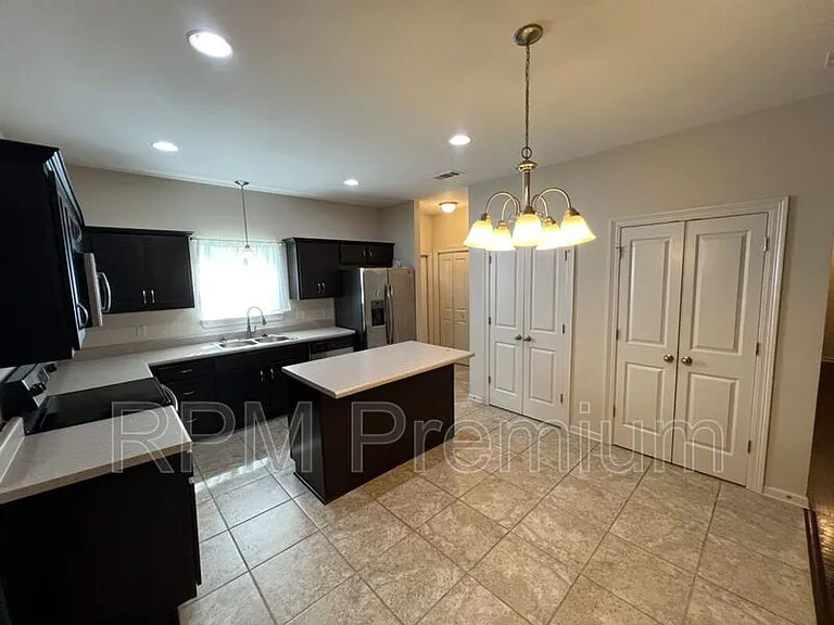 8614 Forestwood Ave — Photo 12