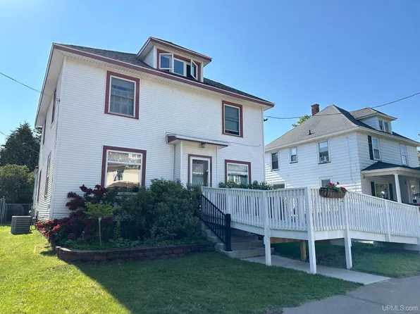 905 Champion St, Marquette, MI 49855