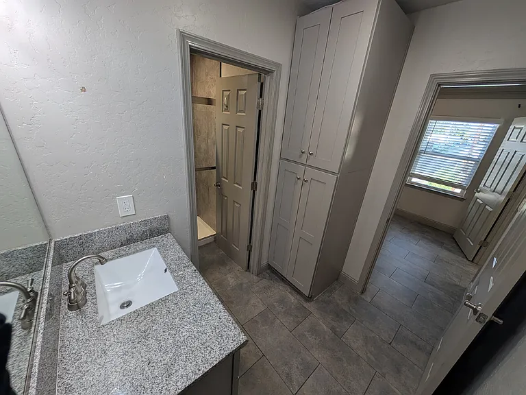 935 E Divisadero St — Photo 15