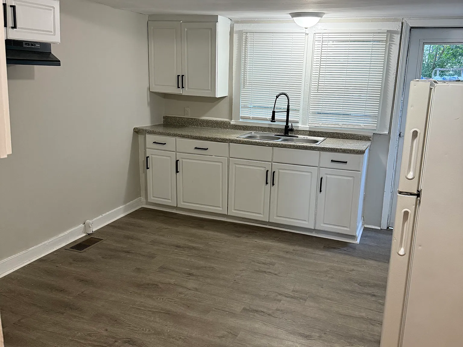 3 bed, 1022 sqft, $1,450 — Photo 2