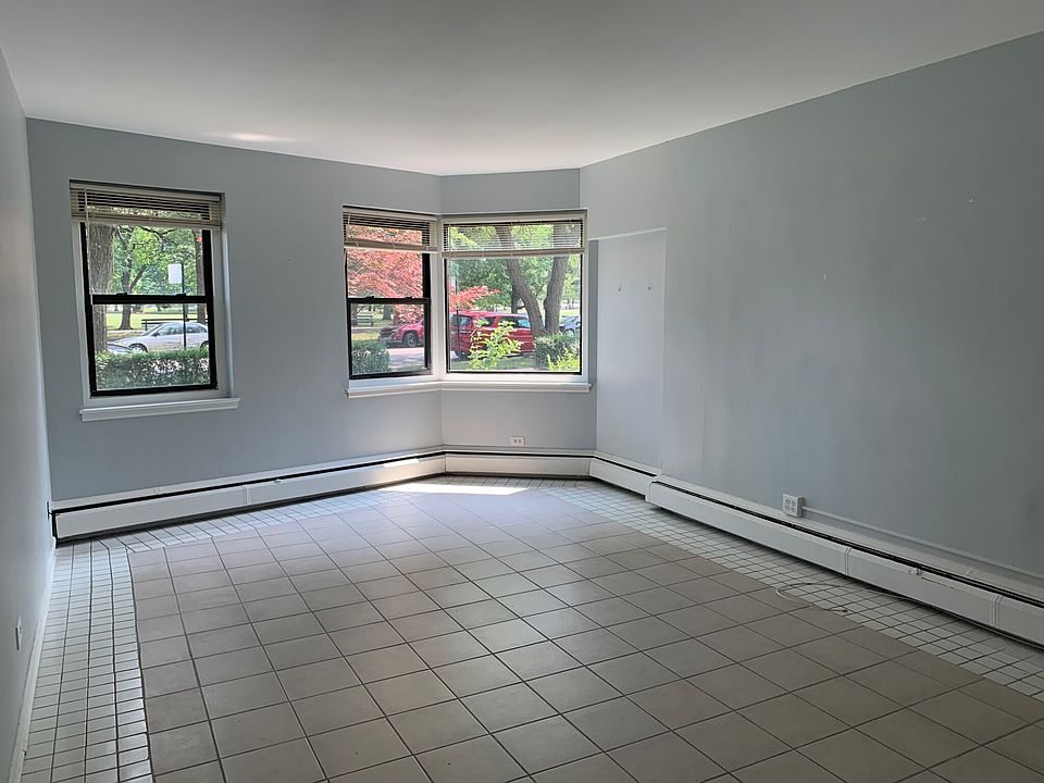 1st image of 4880 N Marine Dr APT 102