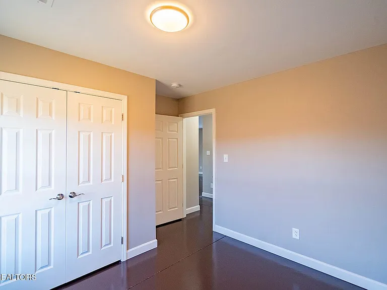 106 E Maire Ave — Photo 19