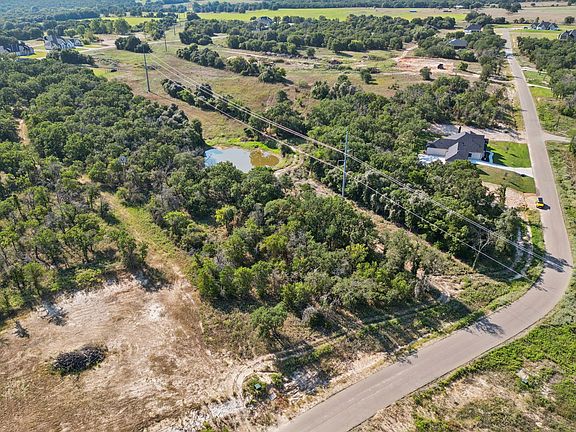 4th image of 1049 Glenoaks Dr