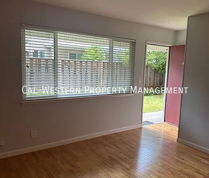 250 Palo Alto Ave #1 — Photo 40