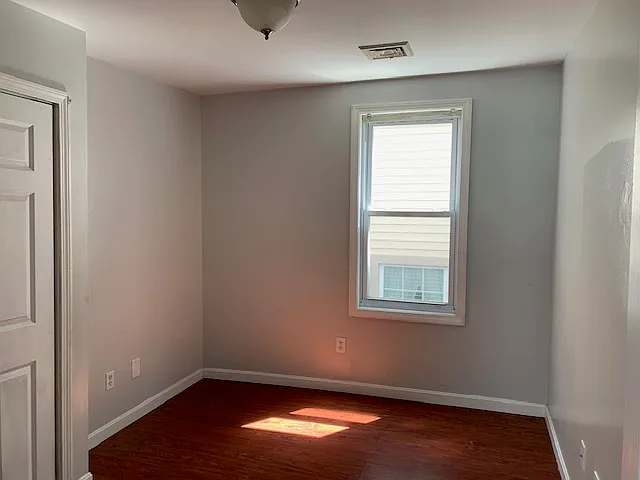 3 bed, 1200 sqft, $2,200 — Photo 4