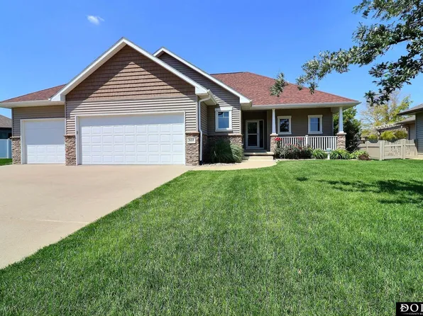 3122 Applewood Dr, Fremont, NE 68025