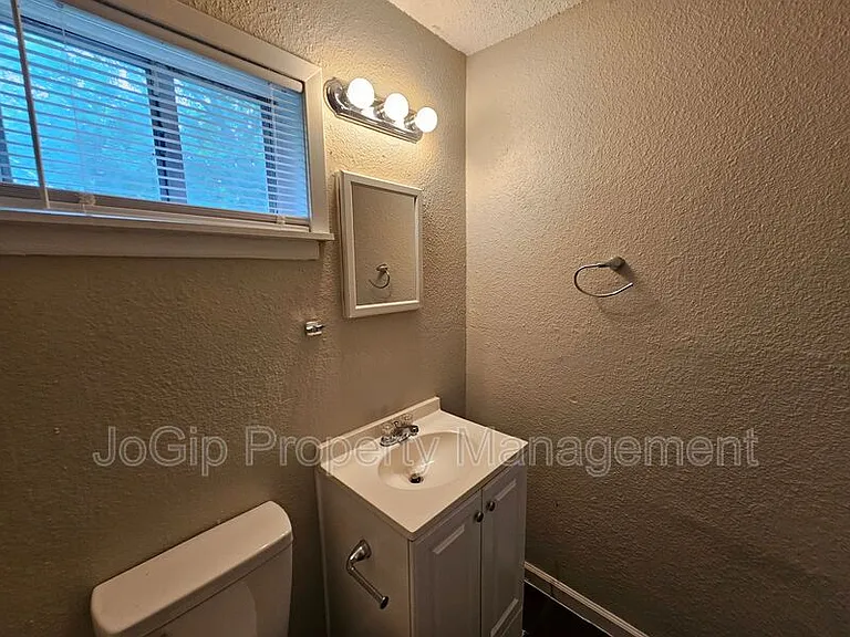 6365 Hollis Ave — Photo 10