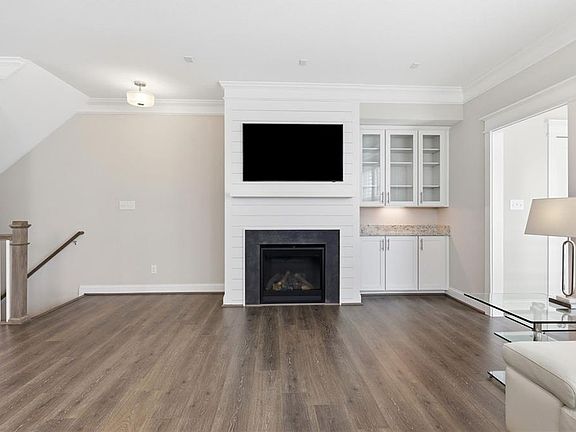 3rd image of 336 30th St
