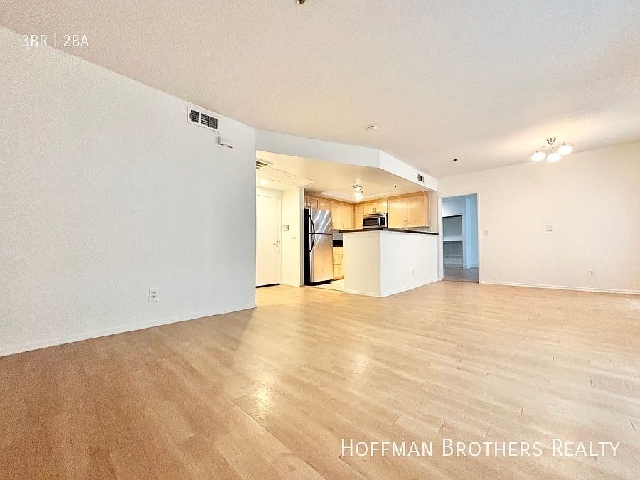 1st image of 937 Palm Ave #406