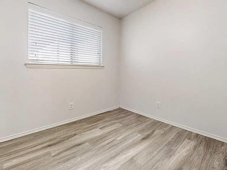 Stadium View Apartments — Photo 9