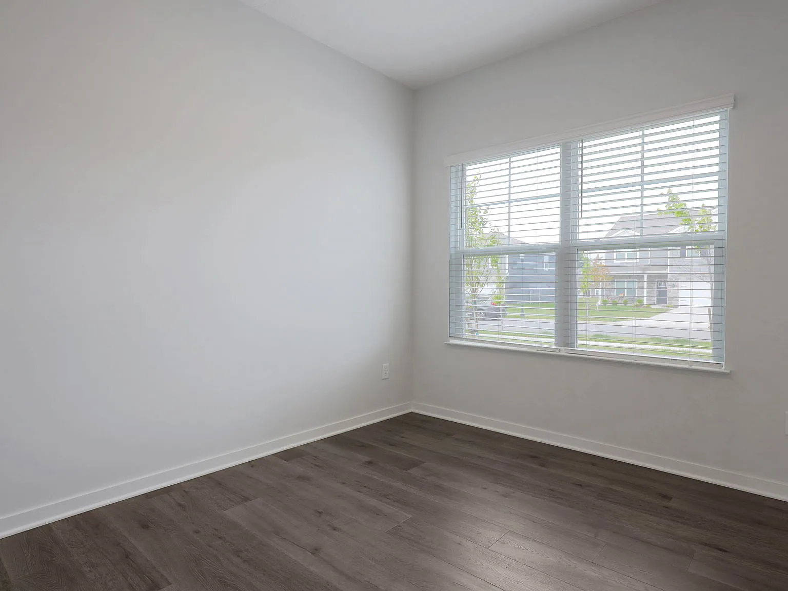 4 bed, 2.5 bath, 2053 sqft, $2,550 — Photo 2
