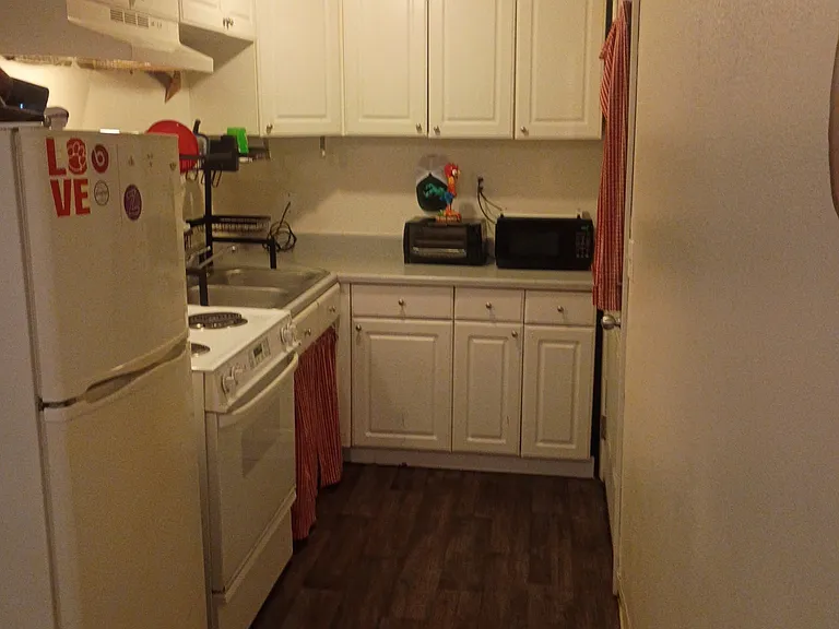114 The Sq #B — Photo 2