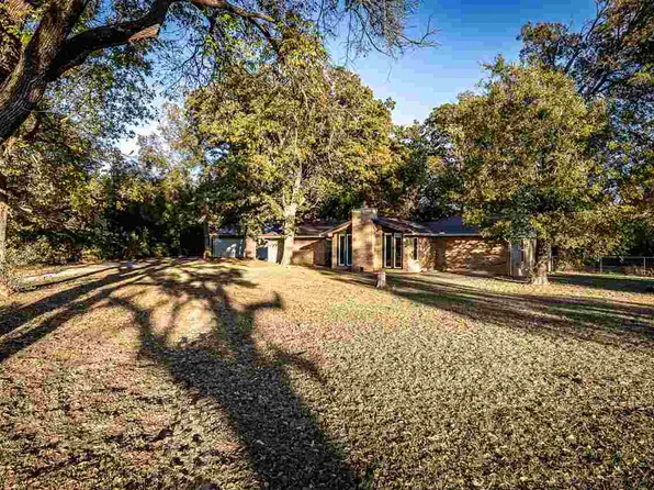 303 Woodland Cir, Cache, OK 73527