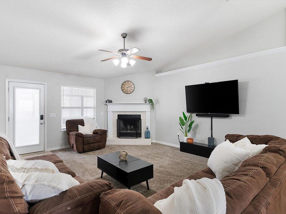 1st image of 210 Citadel Ln