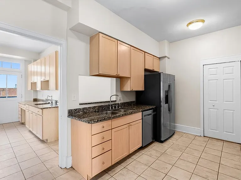 2900 E Jefferson Ave #C3 — Photo 11