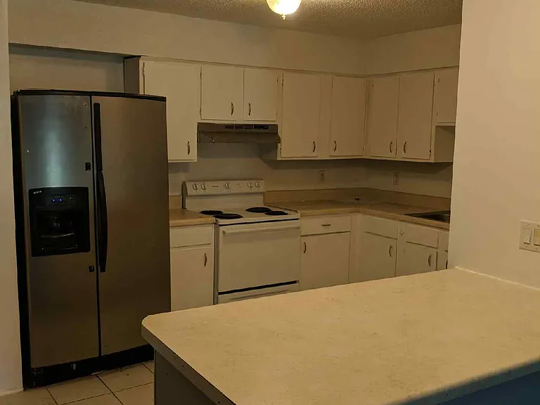 1079 Harold Dr #1 — Photo 4