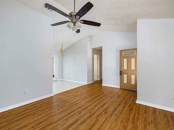 4th image of 1113 Greenlea Dr