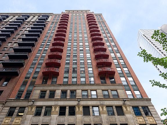 2nd image of 208 W Washington St APT 1105