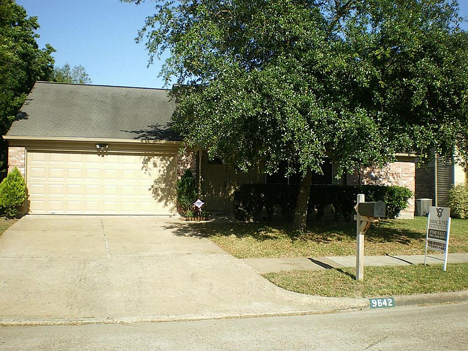 FRONT VIEW OF HOME WITH MATURE TREES