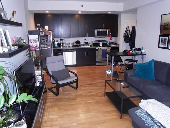 4th image of 999 Willoughby Ave APT 4C