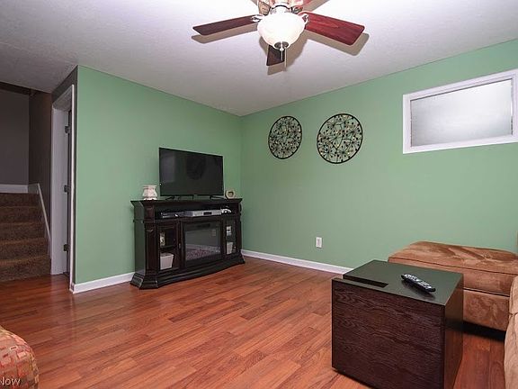 3rd image of 1039 Laverne Dr