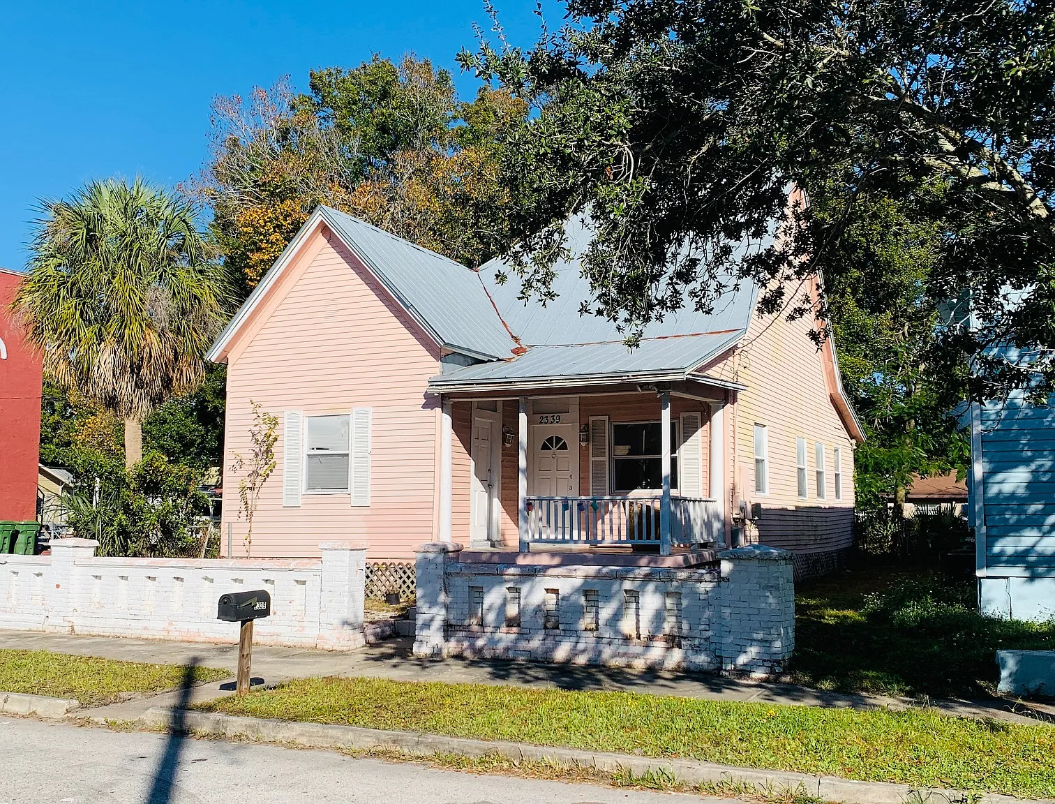 2339 W Beach St — Photo 1