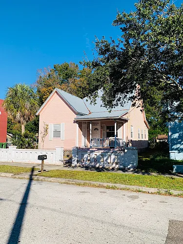 2339 W Beach St Photo 1