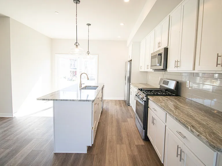 4721 Salmon St — Photo 3