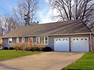 7601 Russell Rd, Prairie Village, KS 66204