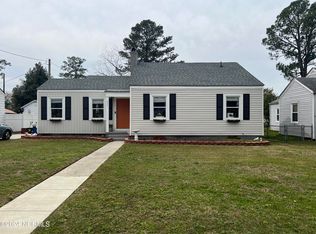 821 Chattawka Ln, New Bern, NC 28560