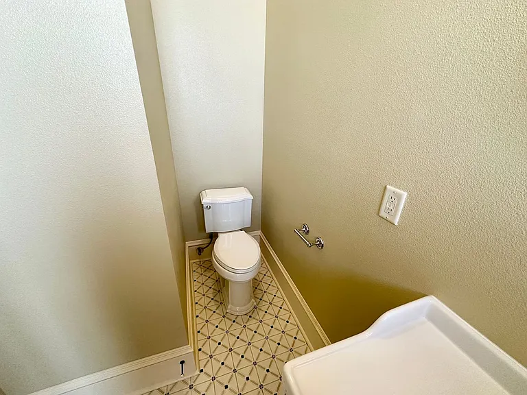 307 N Pearl St — Photo 16