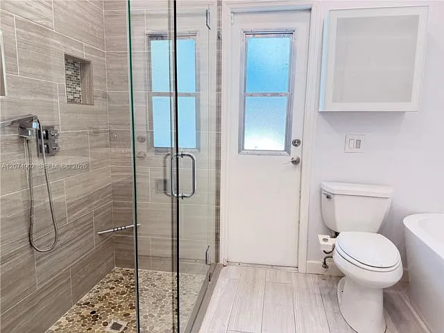 4 bed, 2.0 bath, $5,575 — Photo 4