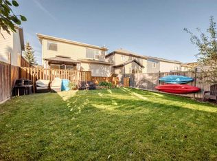 574 N Chaparral Dr SE, Calgary, AB T2X3W8