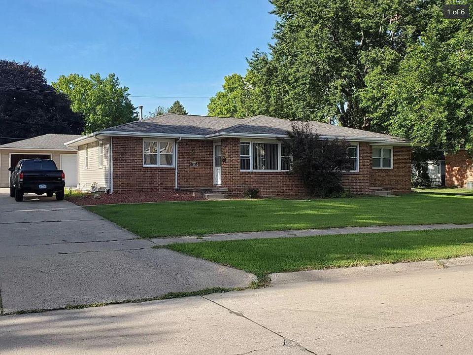 1st image of 1215 SE Belmont Dr