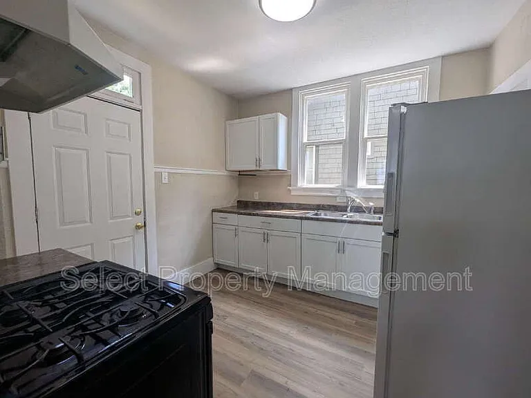 1148 W Packard Ave — Photo 8