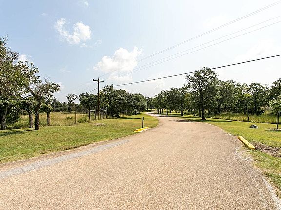 3rd image of 45 Wildwood Ln