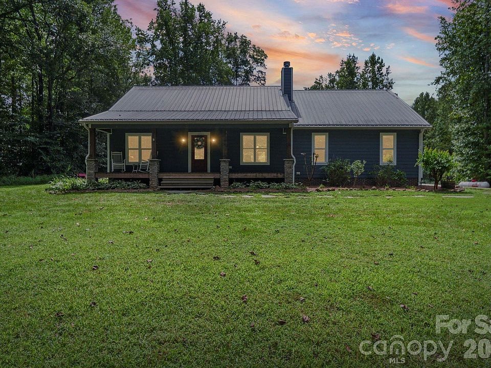 1st image of 635 Rhododendron Dr