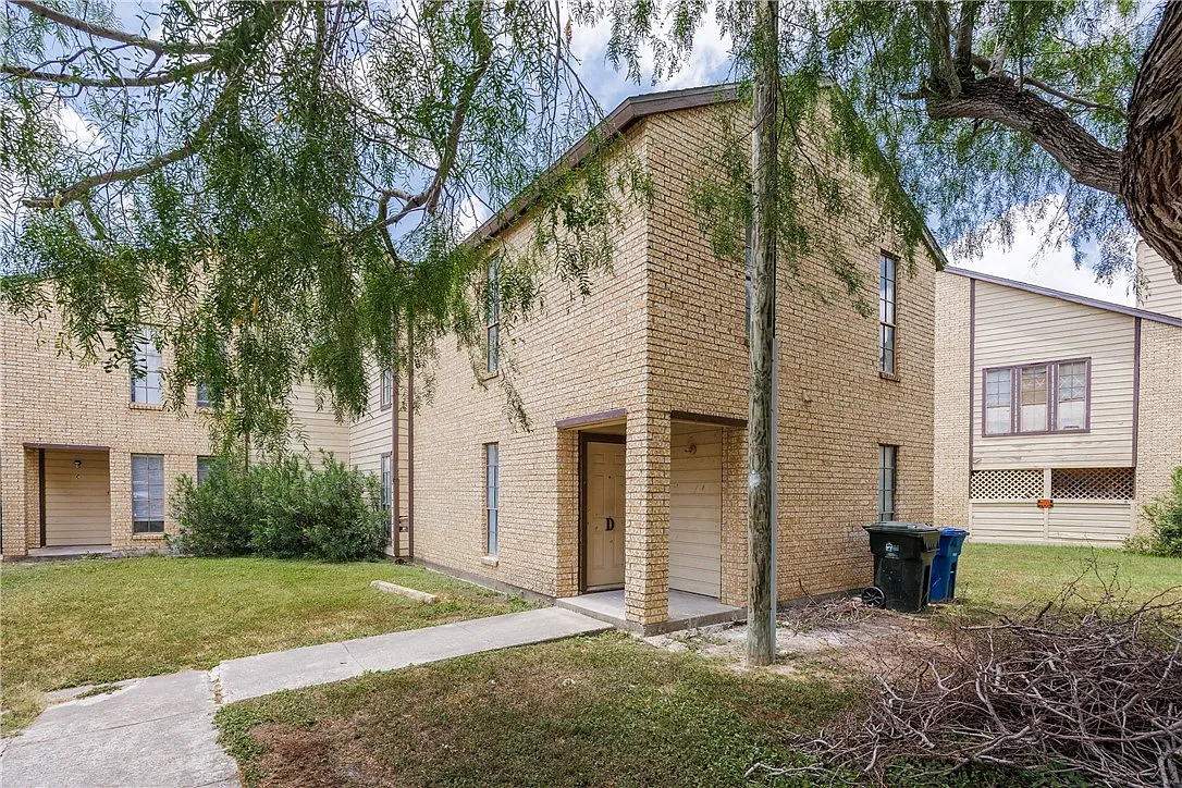 2 bed, 2.5 bath, 4831 sqft, $1,395 — Photo 1