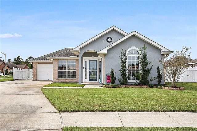 1st image of 2612 Leaf Ln