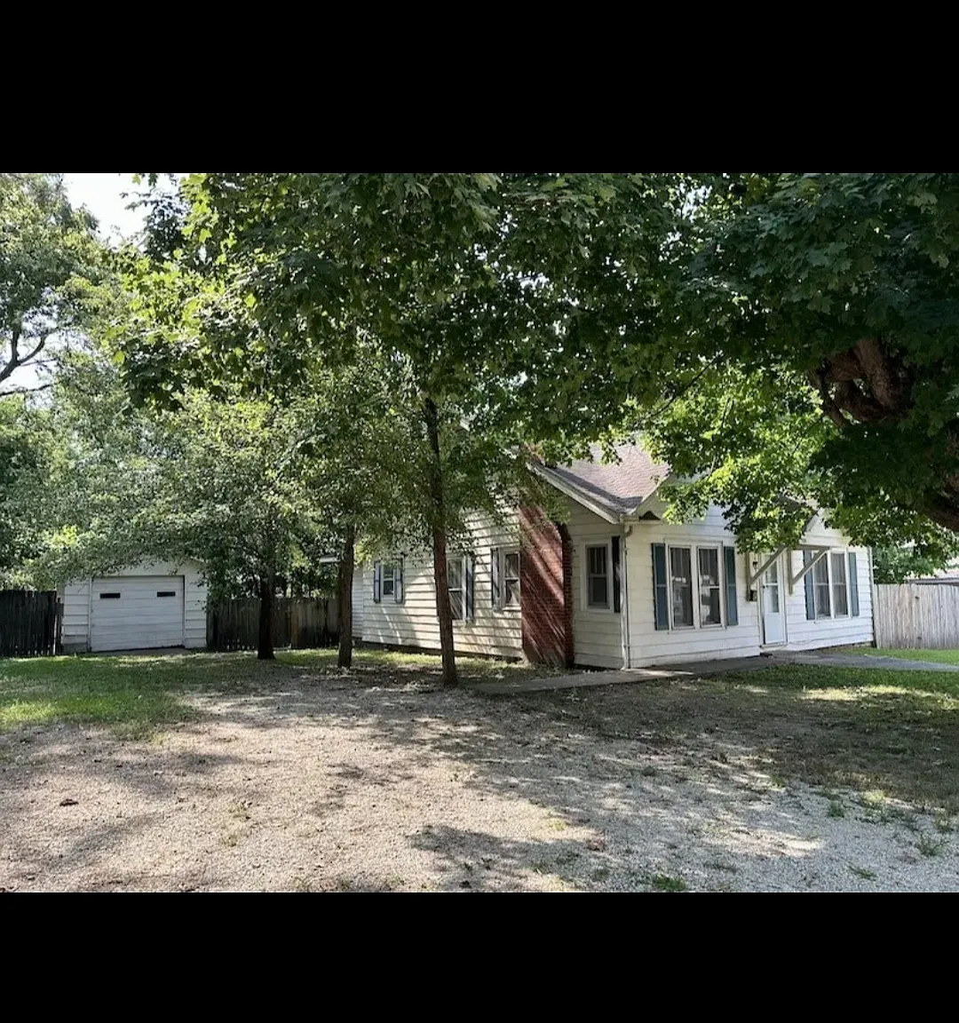 3 bed, 1086 sqft, $1,350 — Photo 1