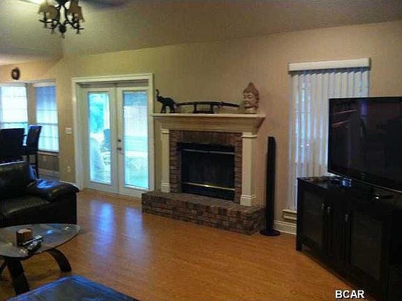 Wood burning fire place in g