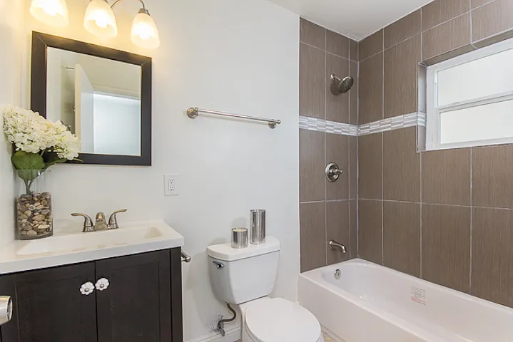 8060 Lemon Ave — Photo 2