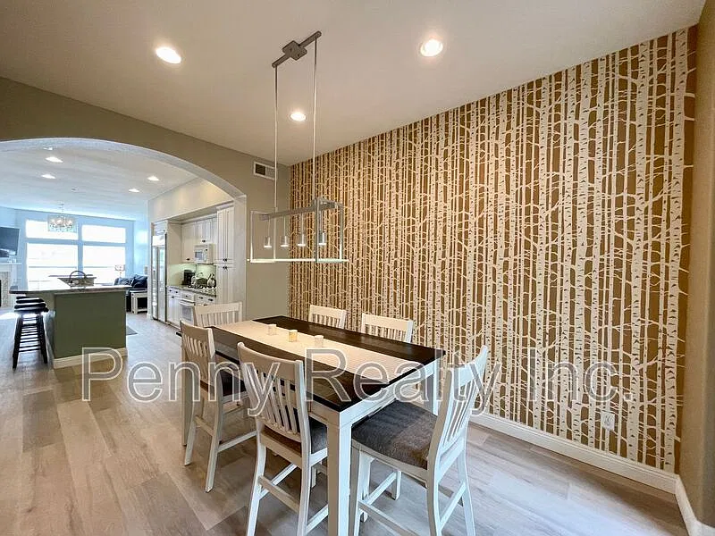 2 bed, 2.5 bath, 1695 sqft, $3,680 — Photo 3
