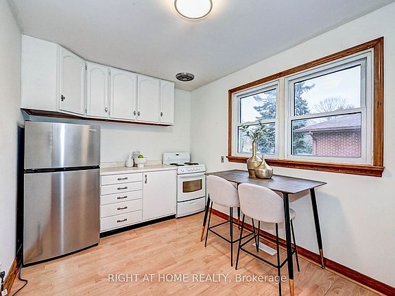 4th image of 45 Philip Ave