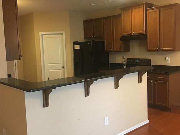 2nd image of 1021 Oak Park Dr
